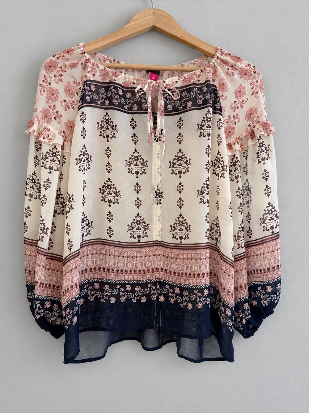 Vince Camuto Women’s M  Boho Floral Border Print Peasant Blouse Ruffle Sleeve
